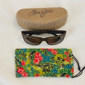 Maui Jim  Kahi Mj 736-025W Wrap Brown Wood / Brown Polarized Lens.